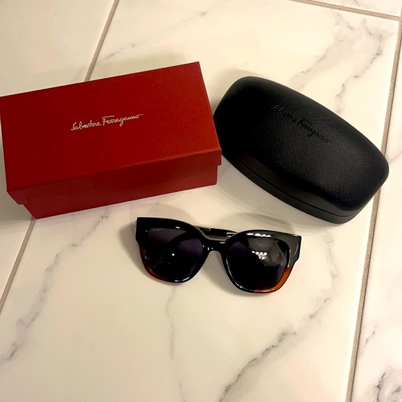 Salvatore Ferragamo Sunglasses - Picture 1 of 5